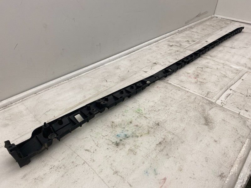 104669100B ⭕ 2016-2023 Tesla Model X Right Rocker Carrier Panel Trim Bracket 1046691-00-B