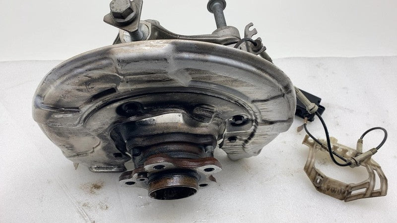 6861802 04 2017-2023 BMW 530e Rear Right Spindle Knuckle Wheel Hub w/ ABS & Dust Shield RWD