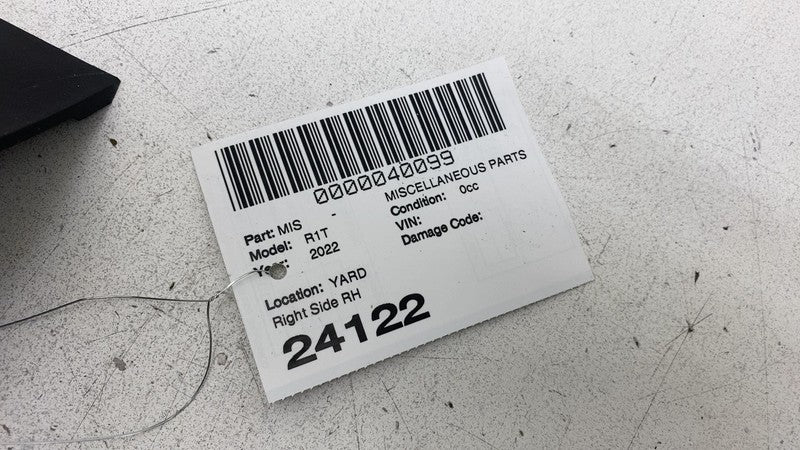 ⭕ 2022-2024 Rivian R1T Pick Up Tailgate Luggage Compartment Right Trim