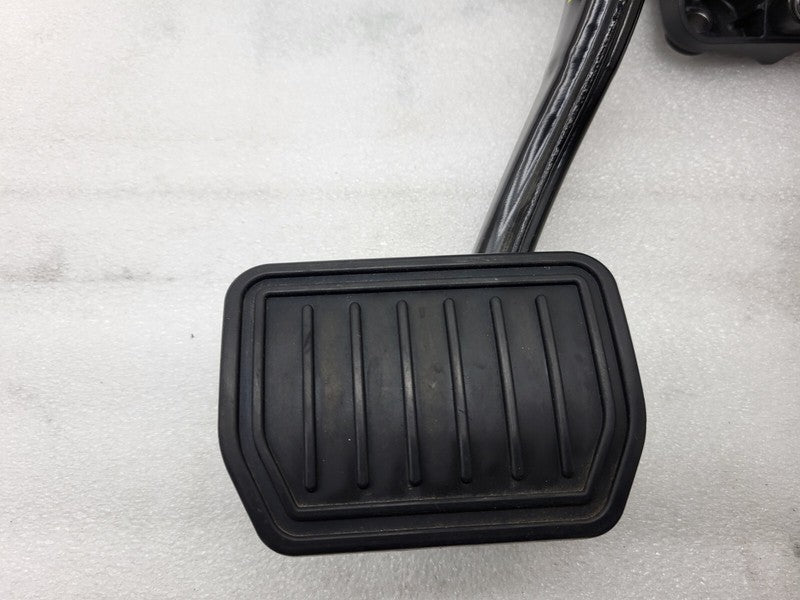 1044691 00 D ⭕ 2017-2023 Model 3 Accelerator and Brake Foot Pedal w/ Switch Base 1044691-00-D