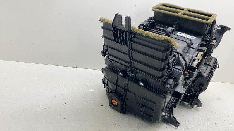 C200455738K ⭕ 2025 Rivian R1S HVAC A/C Heater Blower Housing Case Box Assembly PT00455773-G