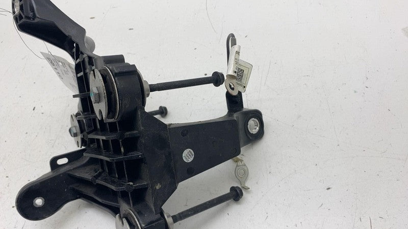 PT01214930 C ⭕ 2025 Rivian R1S Brake Stop Foot Pedal Bracket Support Assembly PT01214930-C
