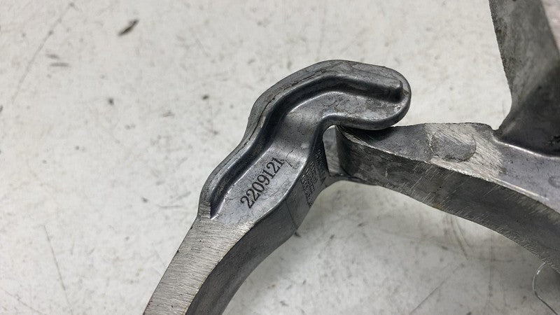 32208557 ⭕ 2021-2023 Polestar 2 Battery Coolant Cooling Water Pump Mount Bracket 32208554