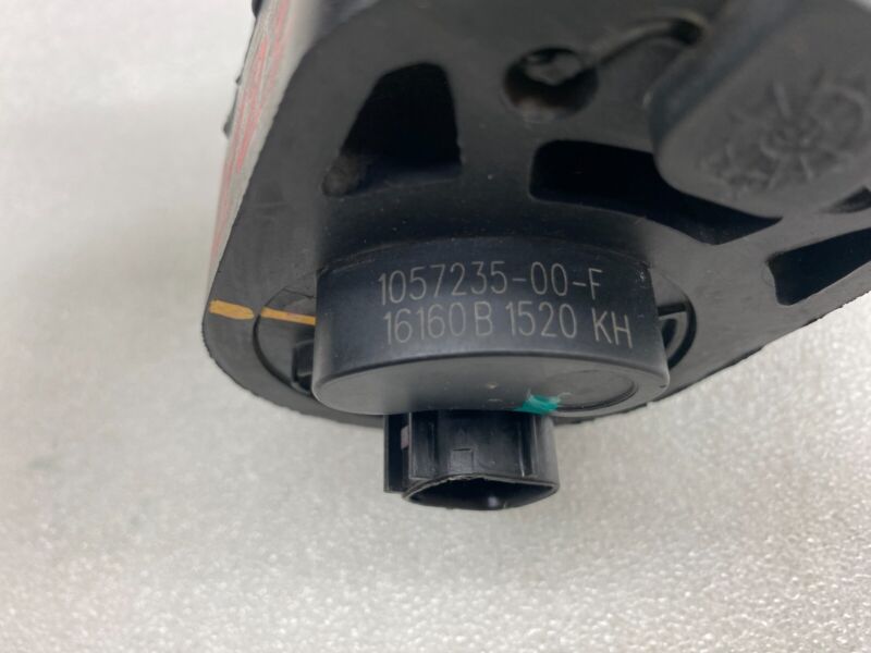 105723500F 2016-2020 Tesla Model S MS Electric Auxiliary Coolant Water Pump w/ Bracket Assy