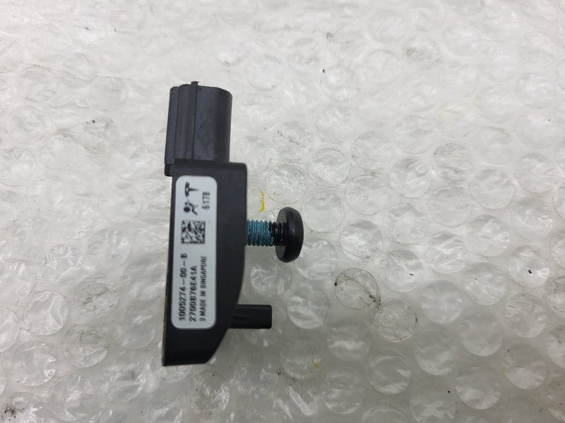 1005274 00 B ⭕ 12-15 Tesla Model S C-Pillar Acceleration Impact Sensor Assembly 1005274-00-B