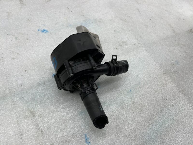 2016-2020 Tesla Model X MX Cooling System Auxiliary Coolant Water Pump Assembly
