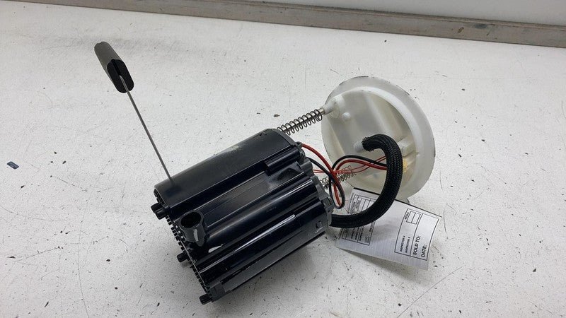 670035006 2017-2020 Maserati Levante Engine Motor Gas Fuel Pump w/ Level Sensor Assembly