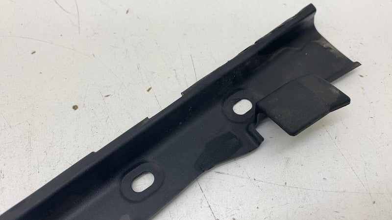 PT00449332B ⭕ 22-25 Rivian R1S Front Passenger Side Trough Finisher Cover Right PT00449332-B