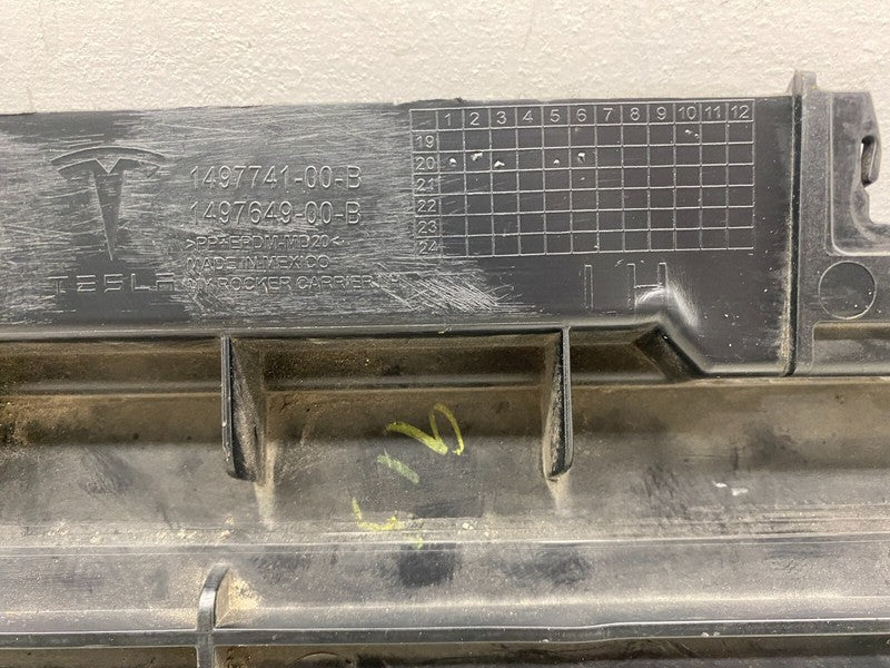 1497741 00 B ⭕20-24 Model Y Left Side Skirt Rocker Molding Panel Carrier Bracket 1497741-00-B
