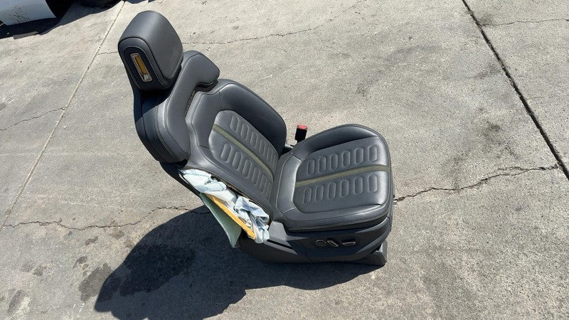 ⭕22-25 Rivian R1T R1S Front Passenger 1st Row Seat Black Mountain Leather Right