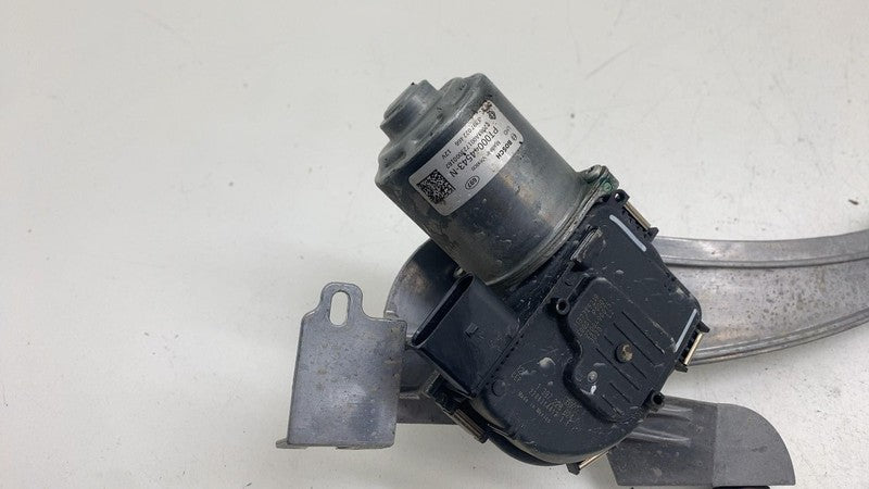 ⭕ 2022 Rivian EDV-700 Front Right Windsshield Wiper Motor Mechanism PT