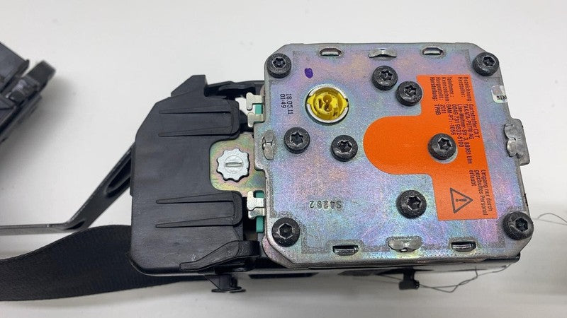 PT1-1056 2011-2018 Porsche Cayenne S Front Driver Side 1st Row Seat Belt Retractor Left