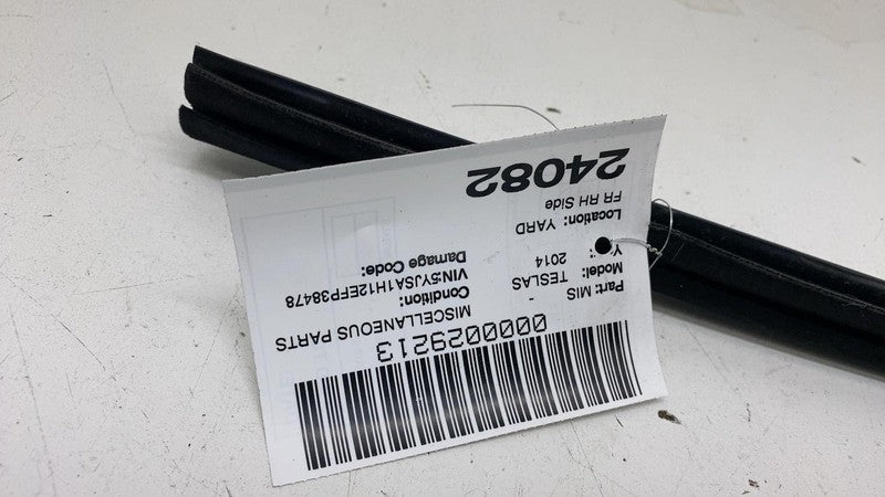 ⭕ 2012-2020 Tesla Model S Front Right Door Window Inner Belt Weatherst