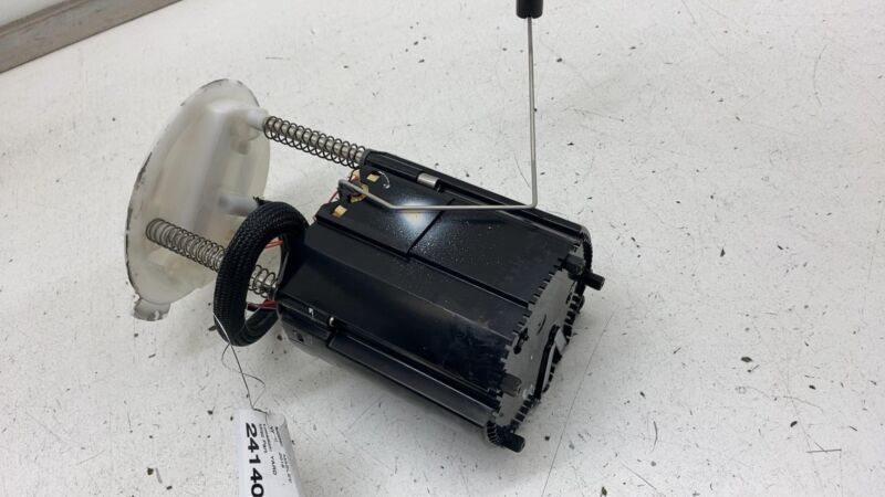 670035006 2017-2020 Maserati Levante Engine Motor Gas Fuel Pump w/ Level Sensor Assembly