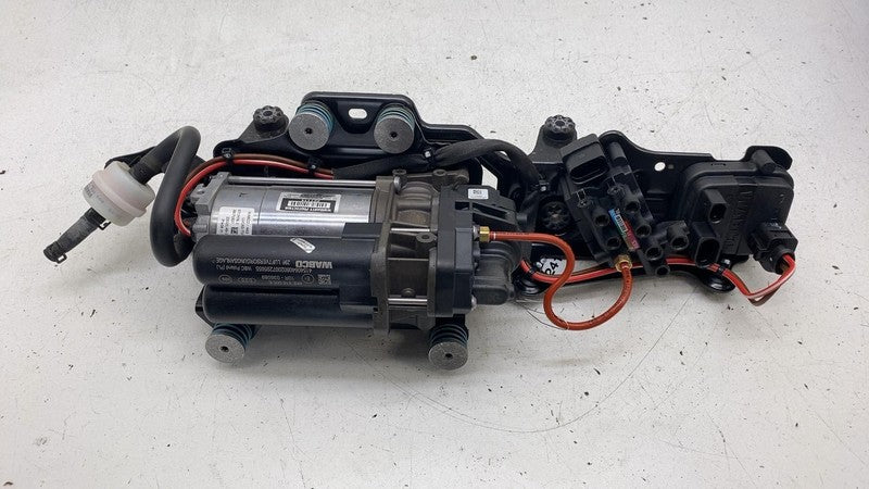 ⭕ 19-23 Audi e-Tron Air Ride Suspension Compressor Pump w/ Insulator 4
