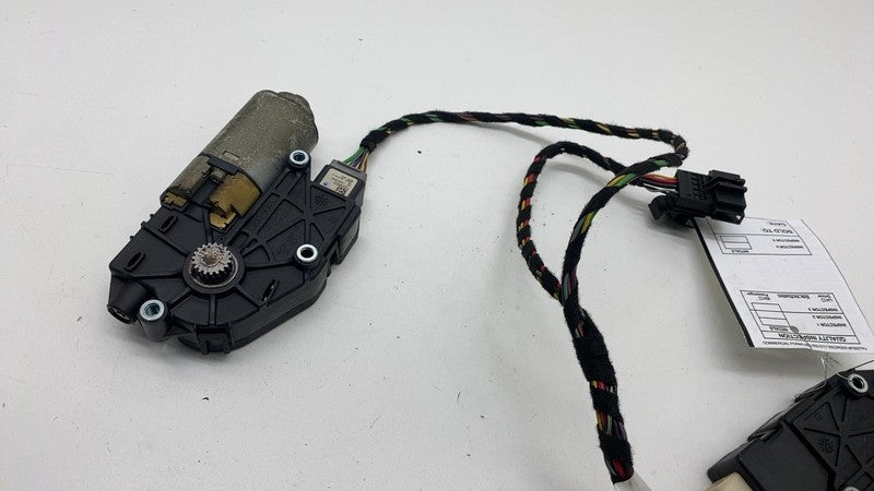 A1668200208 Mercedes-Benz GLE350 Panoramic Sunroof Sun Shade Motor +  Wire Harness Connector