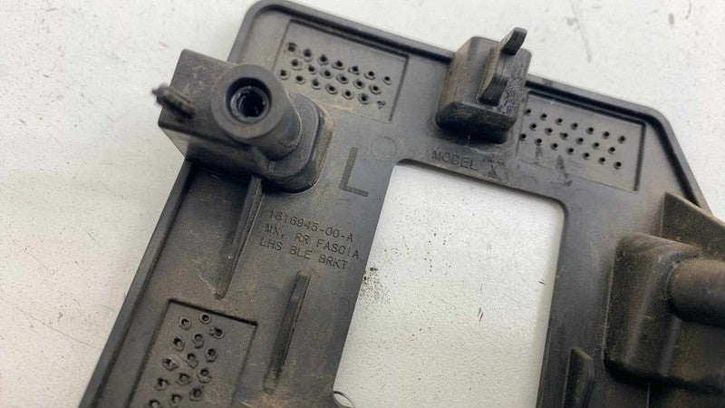 ⭕ 2021-2025 Tesla Model X MX Rear Driver Side Fascia Bracket Left 1616
