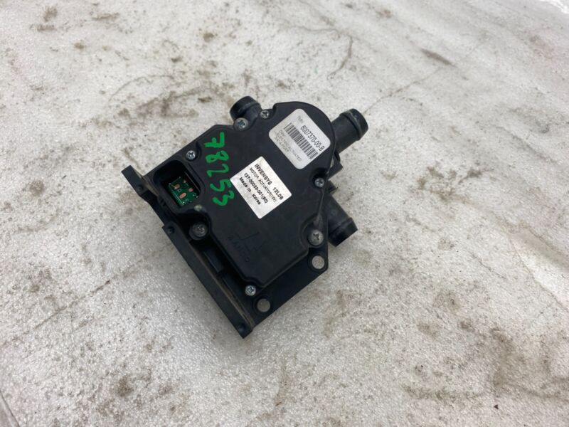 2012-2020 Tesla Model S Coolant Pump Cooling Valve Actuator 4-Way 6007370-00-B