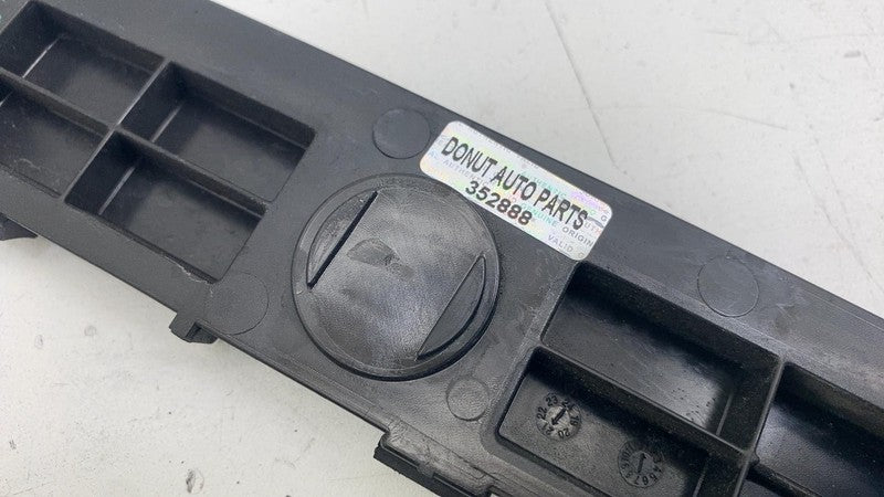 ⭕ 2017-2023 Model 3 Rear Right Retainer Wing & Tail Light Bracket 1083