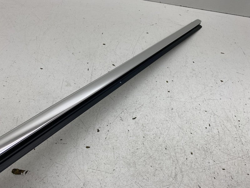 ⭕14-24 Maserati Ghibli Front Passenger Side Door Window Outer Belt Mol