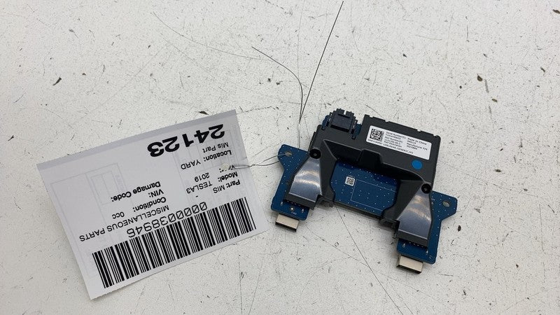 ⭕ 17-23 Tesla Model 3 Rear Generic USB/AUX Control Unit Hub Module 112