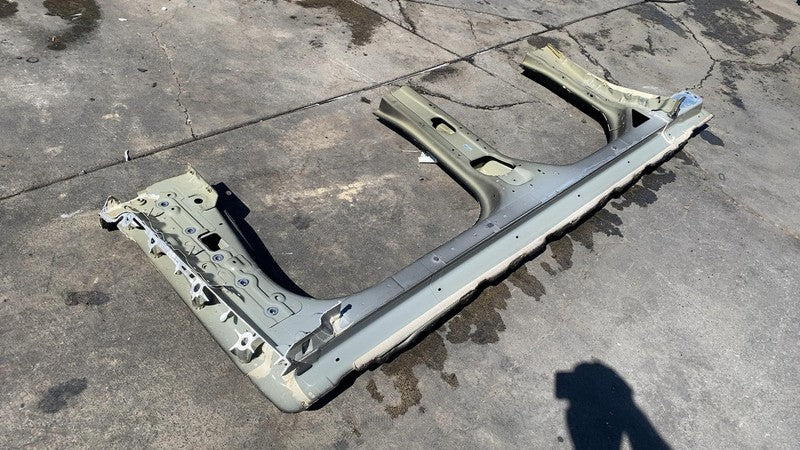⭕2024-2025 Tesla Cybertruck Passenger Side Rocker Panel Structural Cut