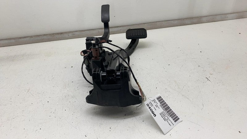 ⭕ 2020-2023 Tesla Model Y MY Accelerator & Brake Pedal Pad Assembly 11