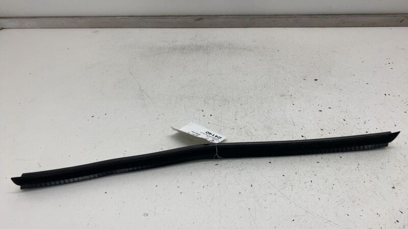 ⭕ 17-20 Maserati Levante Front Left Door Window Inner Weatherstrip Rubber Seal