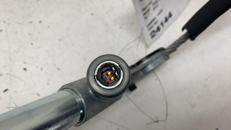 100526500B 2012-2015 Tesla Model S Front Right Seat Belt Outboard Lap Pre-Tensioner RH Assy
