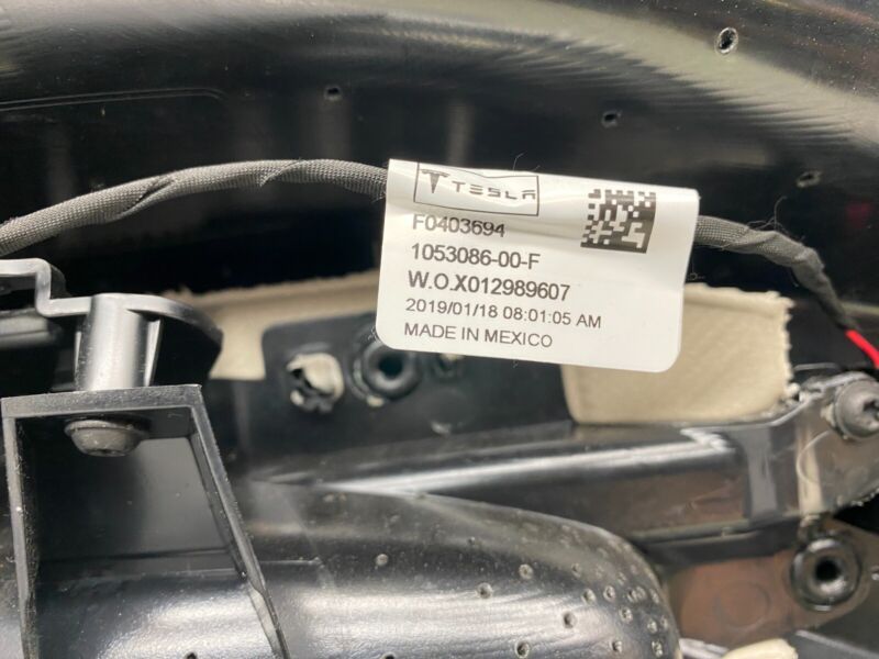 1053086-00-F ⭕ 16-20 Tesla Model X Front Passenger Side Door Panel Trim Card Right Assembly