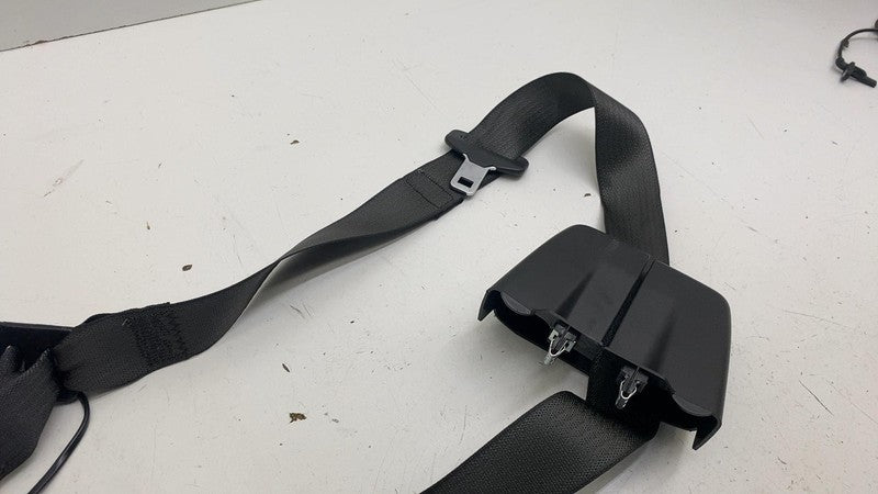 34242430C ⭕ 2025 Chevrolet Silverado 1500 Rear Center Seat Belt Safety Retractor 85062984