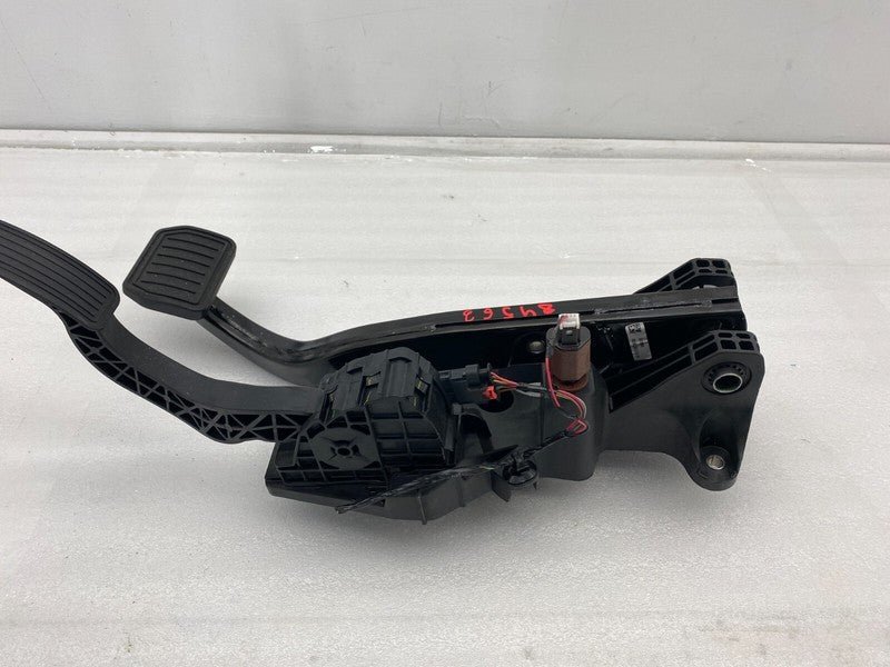 118869100B ⭕ 2020-2023 Tesla Model Y MY Accelerator & Brake Pedal Pad Assembly 1188691-00-B