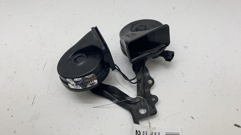 ⭕ 2017-2022 Chrysler Pacific FIAMM Hight & Low Pitch Tone Horn Signal w/ Bracket