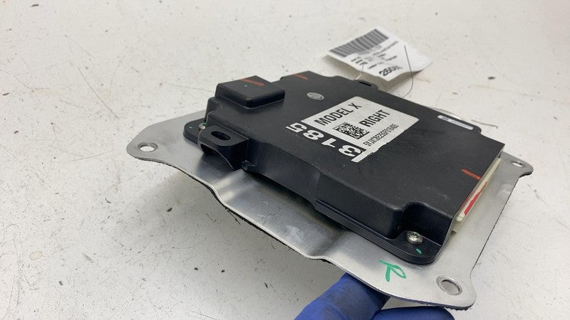 ⭕ 2016-2020 Tesla Model X Front Right Side Door Control Module RH 1050