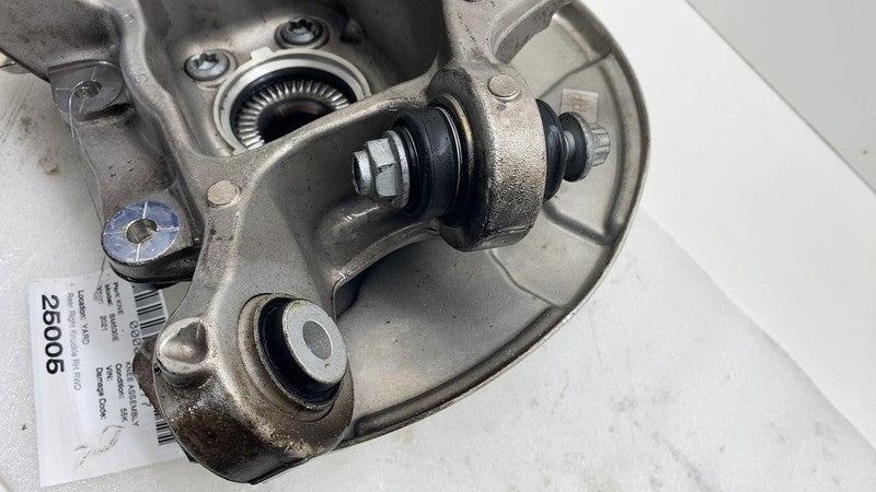 6861802 04 2017-2023 BMW 530e Rear Right Spindle Knuckle Wheel Hub w/ ABS & Dust Shield RWD