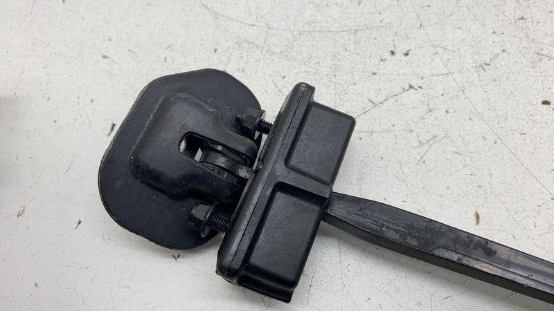 80083 ⭕ 2017-2020 Maserati Levante Rear Driver Side Door Check Strap Stop Stopper Left