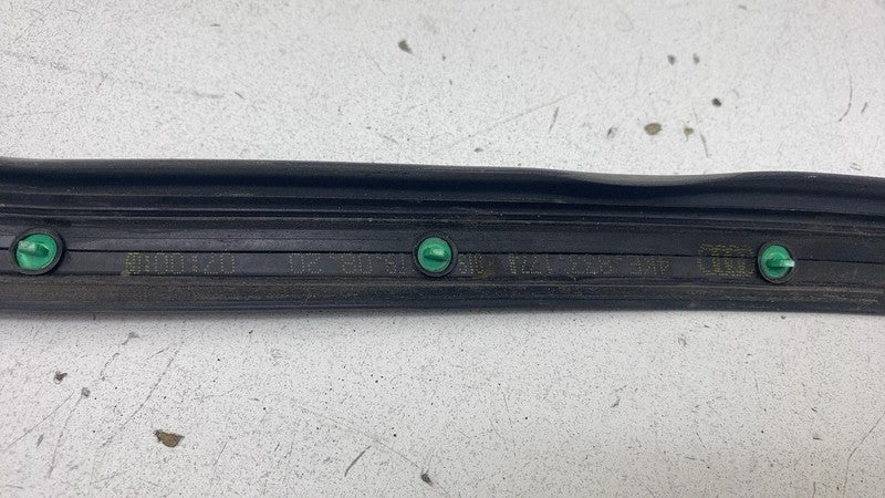 ⭕ 19-23 Audi e-Tron Driver Side Skirt Rocker Molding Rubber Seal Left 