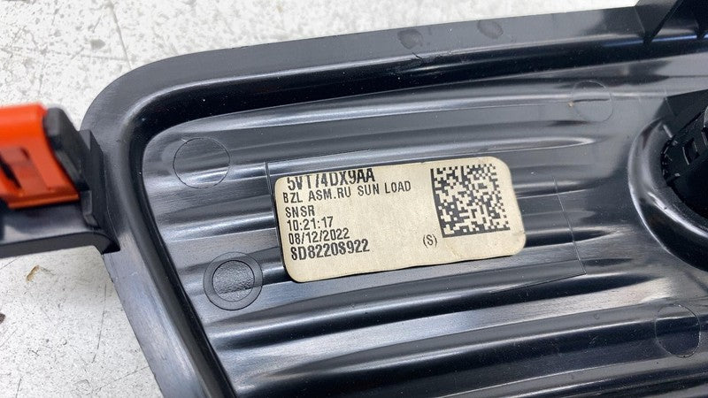 5VT74TRMAA ⭕ 27-22 Chrysler Pacifica Front Dash Center Cap Cover w/ Sun Sensor 5VT74TRMAA