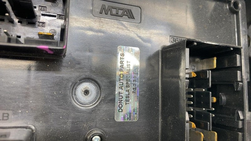 PT00031577-E ⭕ 2022-2024 Rivian R1T R1S Right Cabin Fuse Relay Junction Box RH PT00031577-E