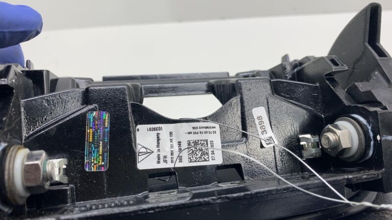 9Y0.864.101 ⭕ 2018-2024 Porsche Cayenne Front Center Console Armrest Lid Cover 9Y0864101 OEM