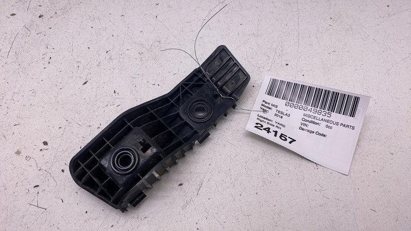 1083993 00 D 2017-2023 Tesla Model 3 M3 Rear Right Bumper Taillamp Taillight Mount Bracket RH