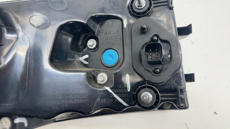 ⭕ 2016-2020 Tesla Model X MX Rear Right Outer Taillight Tail Lamp 1034