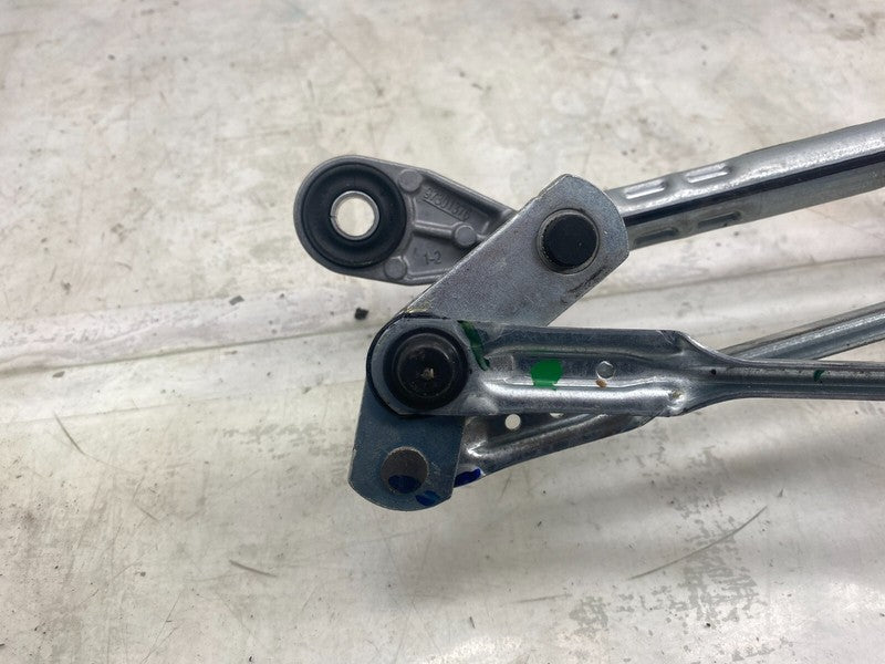 ⭕ 20-24 Model Y Front Left Windshield Wiper Linkage Module & Motor 165