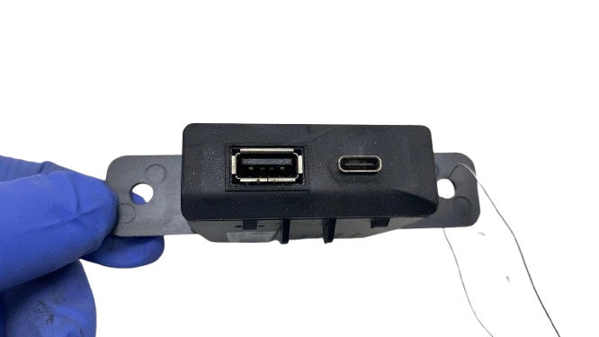⭕ 2022 Rivian EDV-700 Amazon Van USB Type C Charging Port Hub Assy PT00056121-B