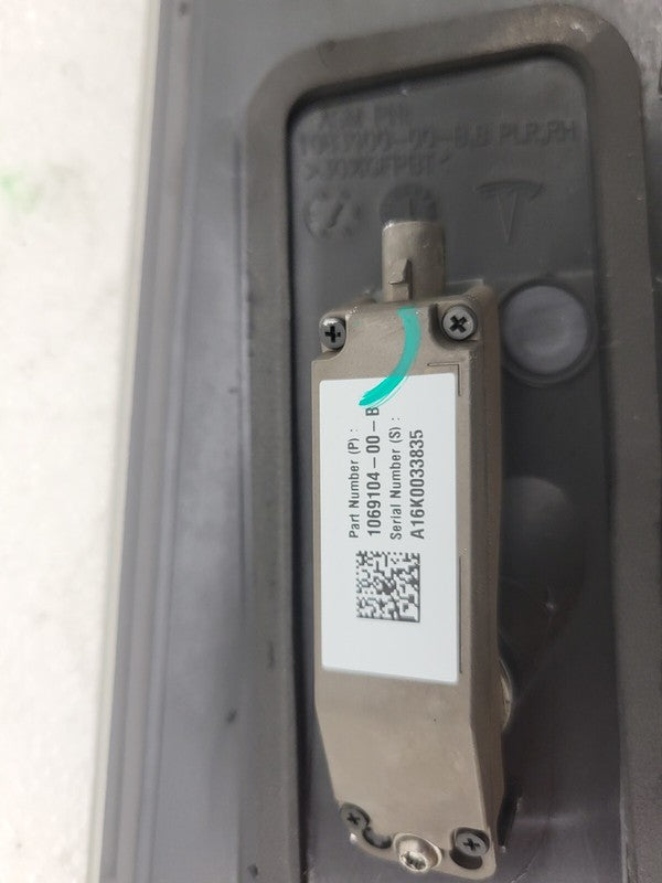 109230700B ⭕ 16-20 Model S Passenger B-Pillar Glass Applique w/ Camera Right 1092307-00-B