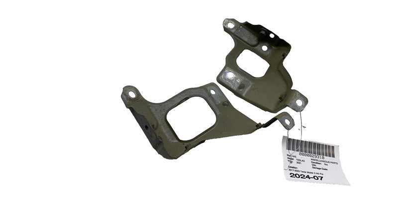 17-23 Model 3 Front Left/Right Fender Support Bracket  1086017-00-C/10