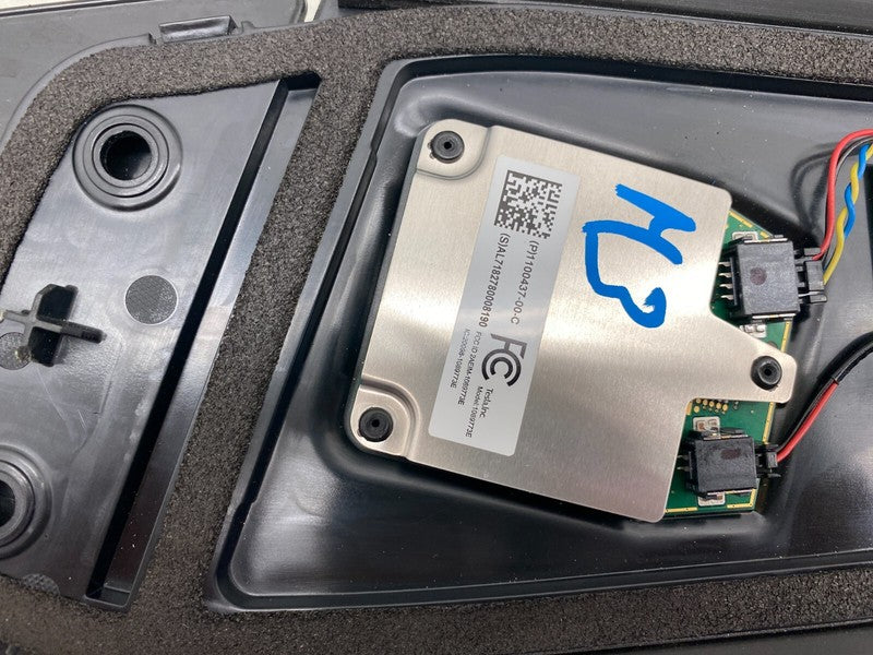 1100441 00 C ⭕17-23  Model 3 Left & Right B-Pillar Applique Molding 1100441-00-C/1100437-00-C