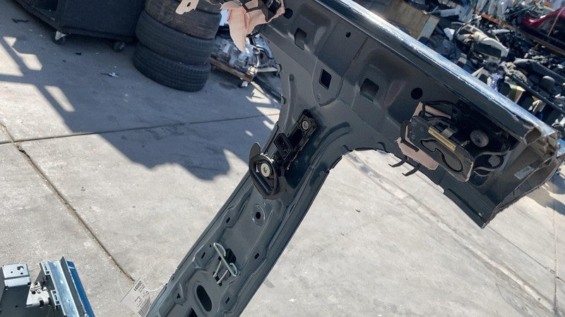 ⭕ 2024 Porsche Cayenne Right Center B-Pillar Body Rail Frame Structural Cut Out