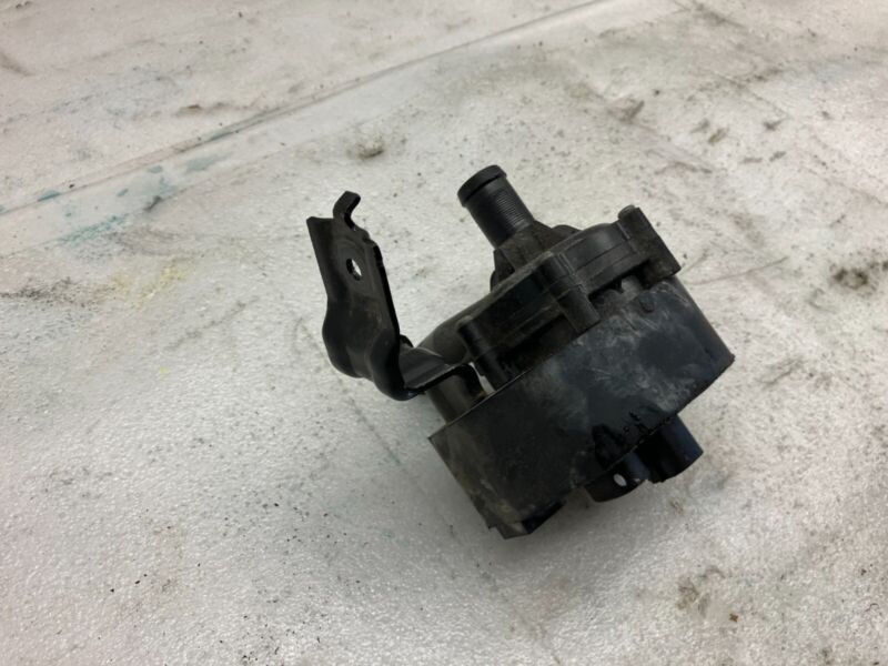 1057235 2016-2020 Tesla Model S MS Electric Auxiliary Coolant Water Pump w/ Bracket Assy