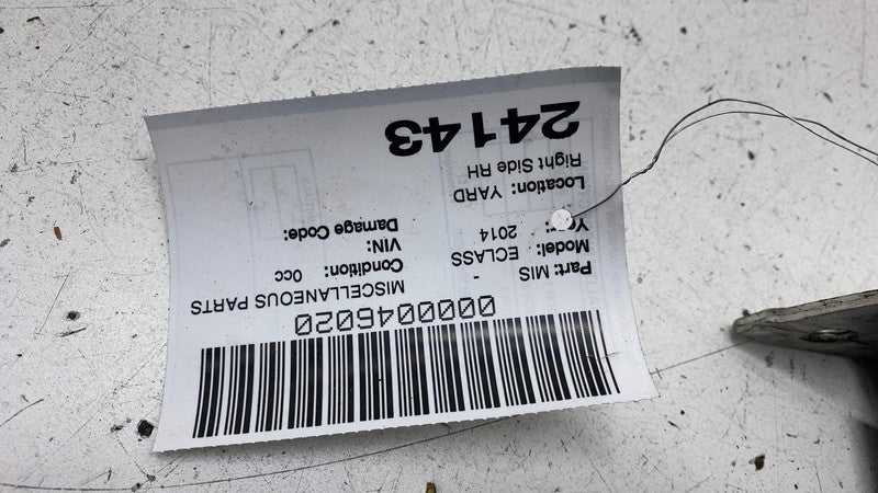 A 212 620 08 95 10-16 Mercedes E350 E-Class Front Right Bumper Reinforcement Bracket A2126200895